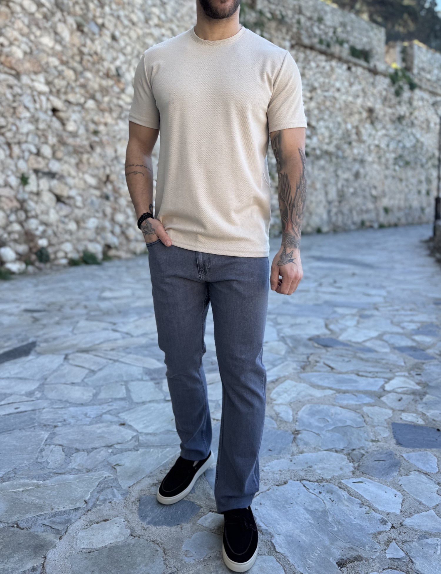 Ανδρική μπεζ κοντομάνικη μπλούζα με ανάγλυφο ύφασμα R260336 φωτογραφία